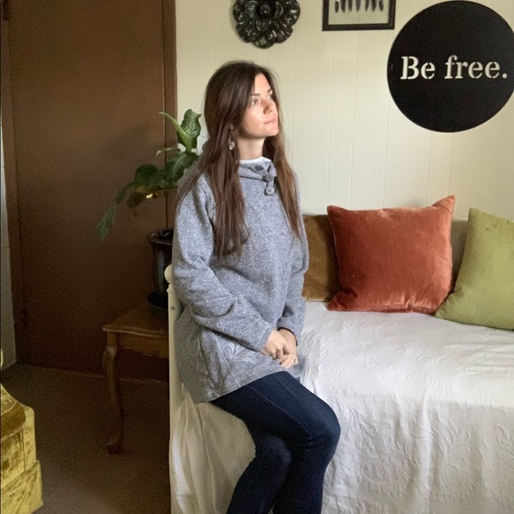 Cabela's Sweaters - Grey peacock feather embroidered Cabela’s sweater